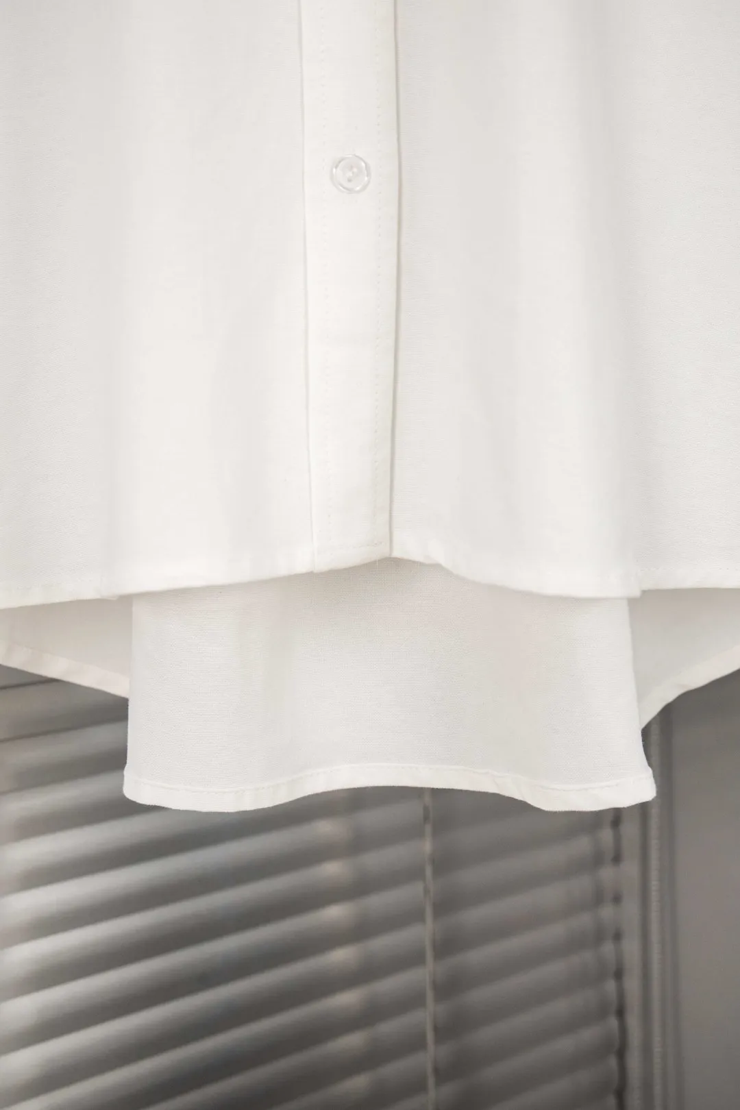 🅿️250 New: Style number: B141 Ralph Lauren/Ralph Lauren classic small label couple's long-sleeved shirt 1️⃣ Made of high-quality fabrics, the upper body is soft and comfortable, extremely delicate, and feels solid, smooth and soft. The fabric has the characteristics of being wrinkle-free and has an invincible feel. The details are perfectly handled! 2️⃣The workmanship details are perfectly controlled. They are all hemmed with vest technology, and the inside of the sleeves are also used. Different from the four-needle and five-thread workmanship, the collars are also all designed with interlining, showing high-end fashion and individuality, and the style is fashionable, simple and elegant! 3️⃣It is very youthful and energetic, and can be easily worn by both men and women. It is very in line with the fashion aesthetic concepts of today's young people! Color: Black, White, Navy Size: S, M, L, XL